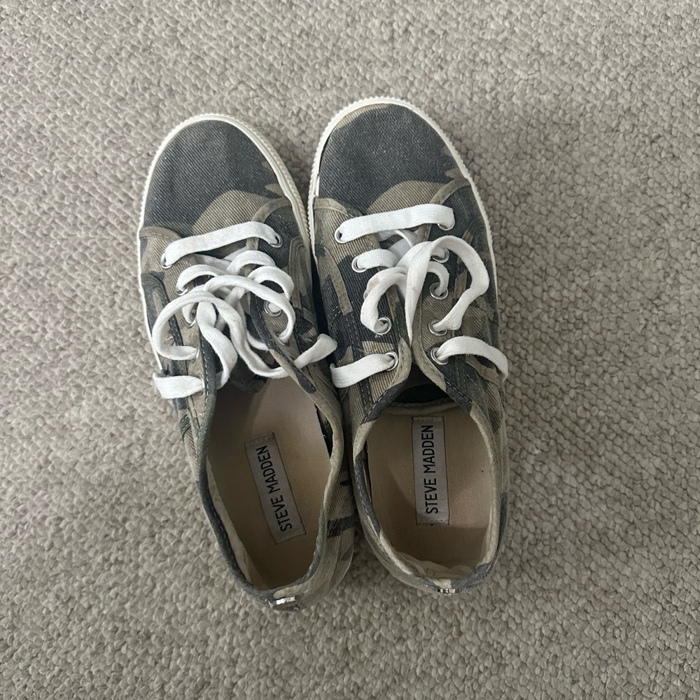 Camo Steve Madden tennis shoes